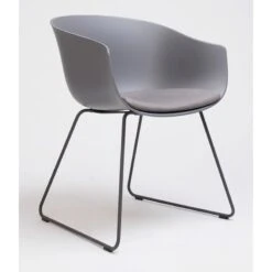 Silla Polipropileno Con Galleta Tapizada Y Pata Trineo BAI