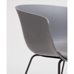 Silla Polipropileno Con Galleta Tapizada Y Pata Trineo BAI -Demarques Tienda bai silla comedor polipropileno con galleta pata trineo disponible en varios acabados 4