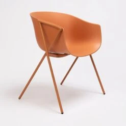 Silla Con Reposabrazos En Polipropileno Y Metal BAI