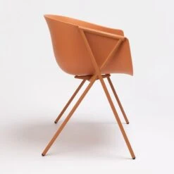 Silla Con Reposabrazos En Polipropileno Y Metal BAI -Demarques Tienda bai silla comedor polipropileno y metal disponible en varios acabados 3