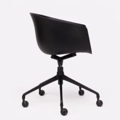 SILLA POLIPOROPILENO GIRATORIA CON RUEDAS BAI -Demarques Tienda bai silla poliporopileno giratoria con ruedas disponible en varios acabados 2