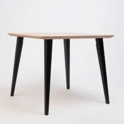 Mesa De Comedor Cuadrada Roble Tintado BOB