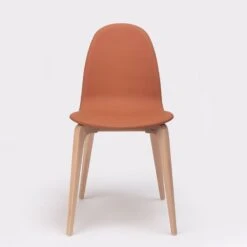 Silla Tapizado Polipiel Y Estructura Madera De Haya BOB -Demarques Tienda bob silla comedor haya y tapizado polipiel disponible en varios acabados 3