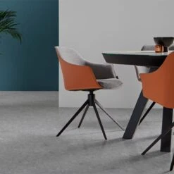Silla Tapizada Giratoria Con Pie Central Metalico KEDUA -Demarques Tienda kedua silla comedor con pie central giratorio disponible en varios acabados 2
