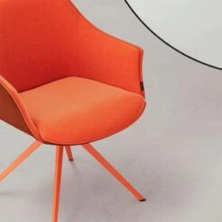 Silla Tapizada Giratoria Con Pie Central Metalico KEDUA -Demarques Tienda kedua silla comedor con pie central giratorio disponible en varios acabados 3