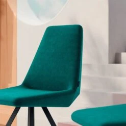 Silla Tapizada Con Pie Metalico ORU -Demarques Tienda oru silla comedor con pie metalico disponible en varios acabados 2