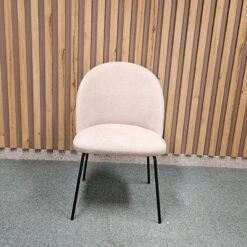 Silla Comedor Tapizada Con Pata Metalica DUOMO -Demarques Tienda silla comedor tapizada con pata metalica duomo 1