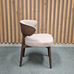 Silla De Comedor Tapizada Patas De Madera ELBA -Demarques Tienda silla de comedor tapizada patas de madera elba 5