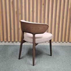 Silla De Comedor Tapizada Patas De Madera ELBA -Demarques Tienda silla de comedor tapizada patas de madera elba 6