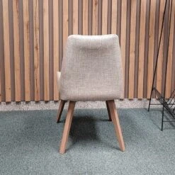 Silla Tapizada Con Patas De Madera CATANIA -Demarques Tienda silla tapizada catania 6
