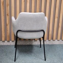 Silla Tapizada Con Apoyabrazos Patas Metalicas MILANO -Demarques Tienda silla tapizada con apoyabrazos patas metalicas milano 5