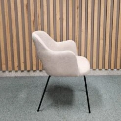 Silla Tapizada Con Brazos Y Pata Metalica DALLAS -Demarques Tienda silla tapizada con brazos y pata metalica dallas 5