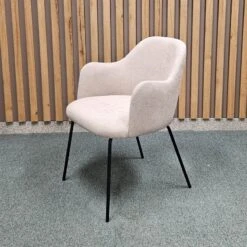 Silla Tapizada Con Brazos Y Pata Metalica DALLAS -Demarques Tienda silla tapizada con brazos y pata metalica dallas 8