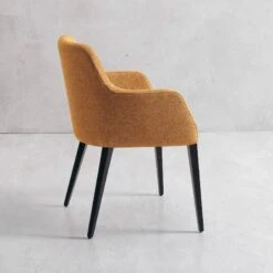 SILLA CON REPOSABRAZOS TITAN TAPIZADO EN TELA AQUACLEAN -Demarques Tienda sillon tapizado titan 1